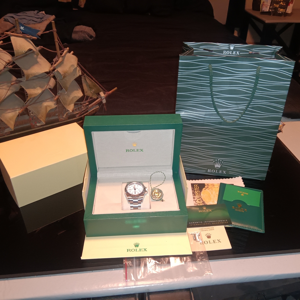 Silver and white Stainless Steel explorer Watch with box - Picture 8 of 8